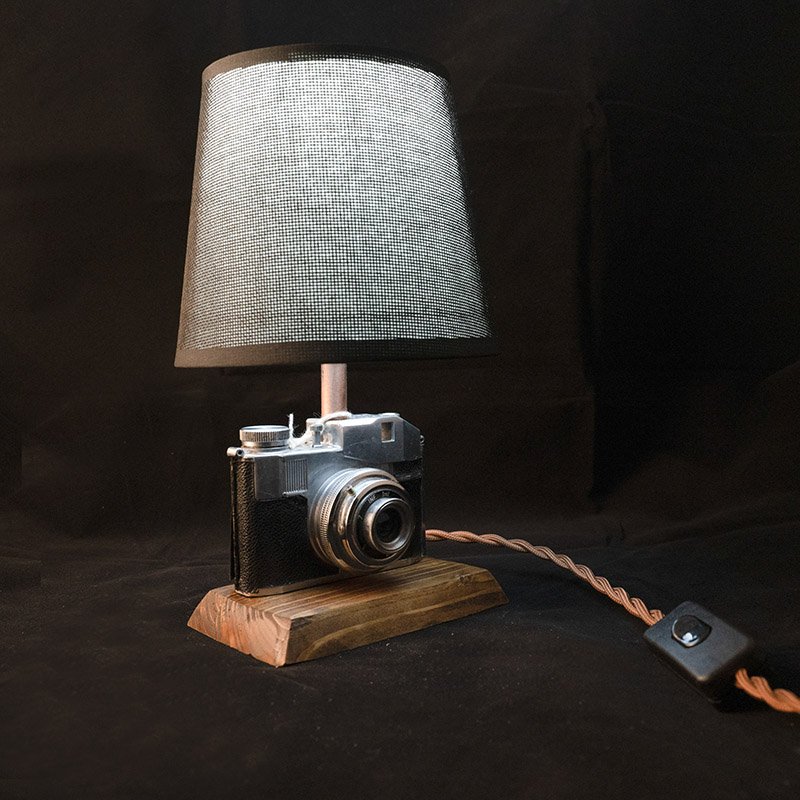 Lampada da comodino/Tavolo Artigianale in Fotocamera Bencini Comet II, CMF Milano (1951) | Design Italiano Upcycled | Disponibile Singola o in Coppia Coordinata