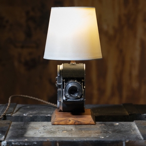 lampada da tavolino macchinetta fotografica lomodesign